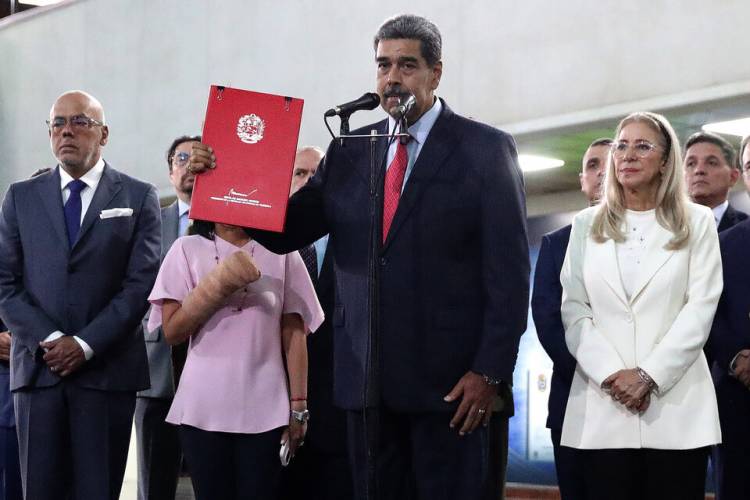 VENEZUELA: MADURO PRESENTÓ UN AMPARO PARA QUE LA JUSTICIA VALIDE EL RESULTADO DE LAS ELECCIONES