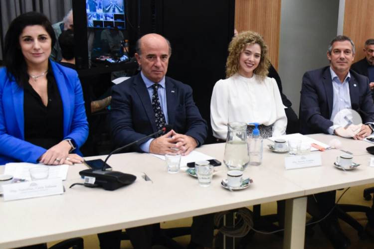 VISITA A ASTIZ: DIPUTADOS RECIBIERON ASESORAMIENTO DE ABOGADOS DE GENOCIDAS