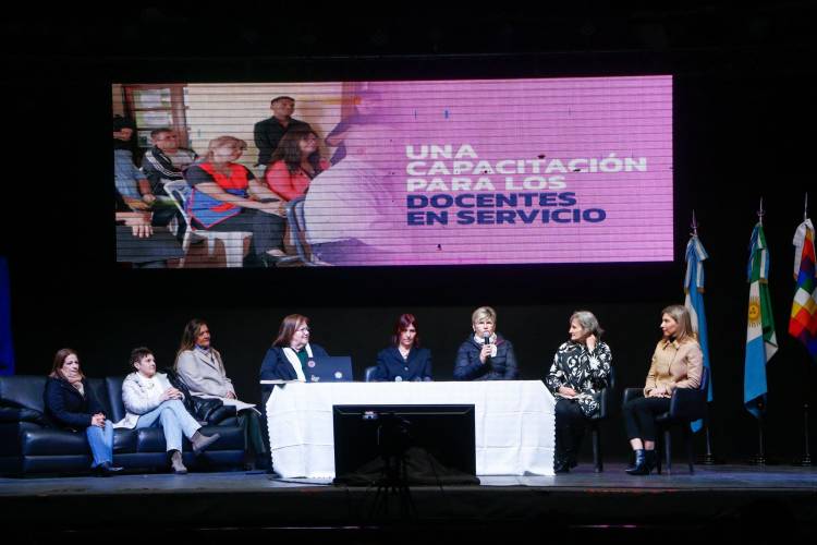 ALFABETIZACIÓN INICIAL: LA ESPECIALISTA FLORENCIA SALVAREZZA, LOS EQUIPOS TÉCNICOS Y DE GESTIÓN DEL MINISTERIO DE EDUCACIÓN ABORDARON ASPECTOS CLAVES 