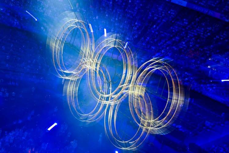 UN CIERRE QUE PASÓ DE LA ELEGANCIA FRANCESA AL SHOW BUISNESS HOLLYWOODENSE