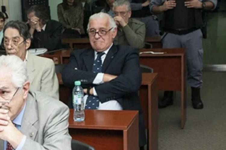 UN TORTURADOR CON PERMISO DE SALIDA