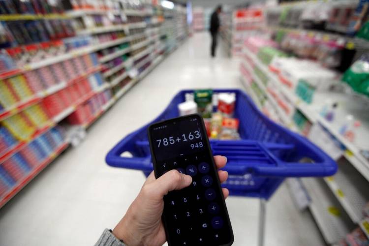 LA CARRERA DE LA CLASE MEDIA POR LLEGAR A FIN DE MES