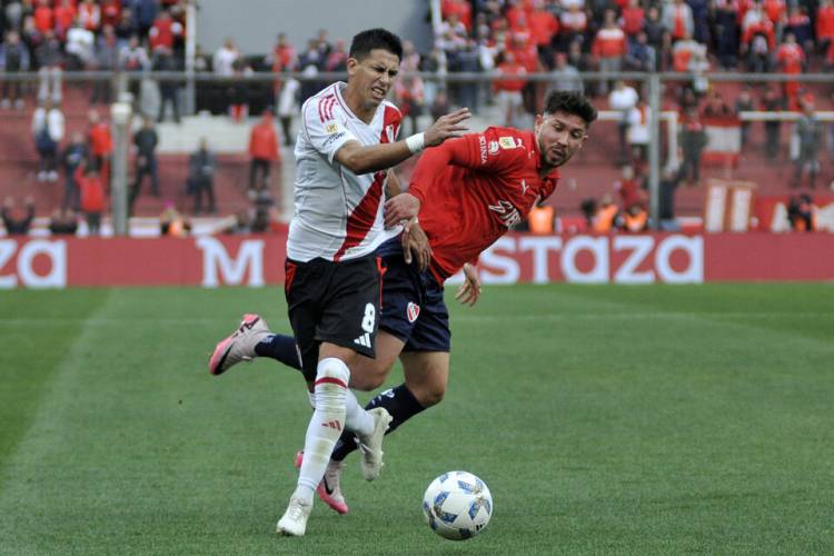 INDEPENDIENTE Y RIVER NAVEGAN EN AGUAS TURBIAS