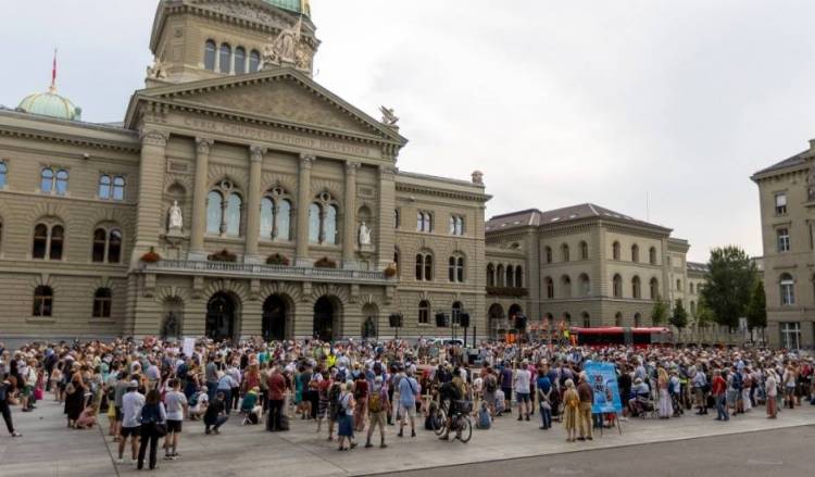 SUIZA: MANIFESTACIÓN POR LOS CRISTIANOS PERSEGUIDOS: ‘ESTA FE PERDURA EN EL SUFRIMIENTO Y LAS CELDAS MÁS OSCURAS’