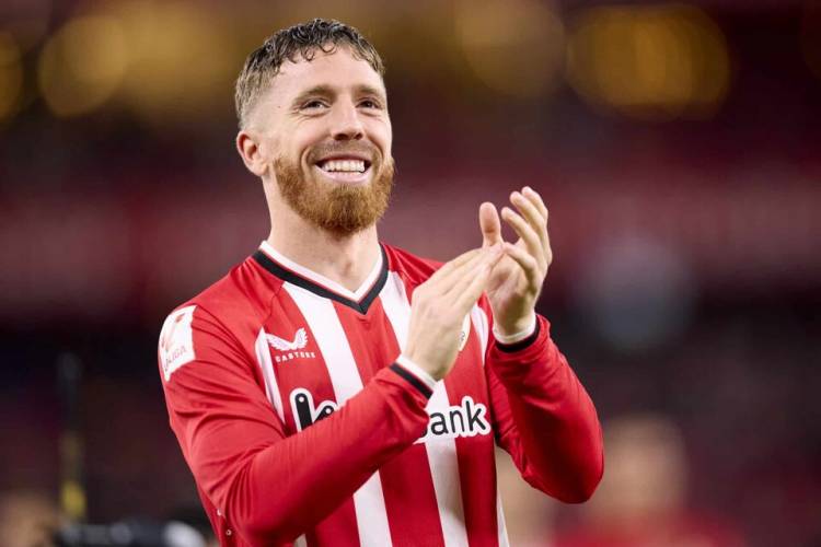 IKER MUNIAIN YA SE PRUEBA LA CAMISETA DE SAN LORENZO