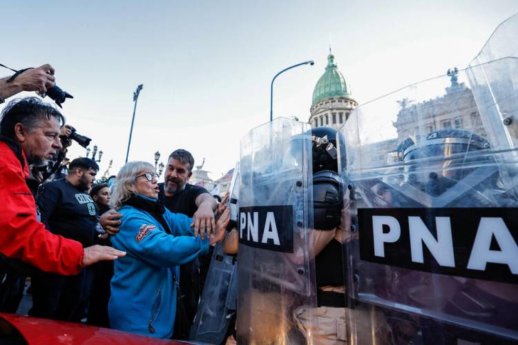 UN PROTOCOLO CUESTIONADO PARA DESATAR UNA EVENTUAL "BATALLA CAMPAL"