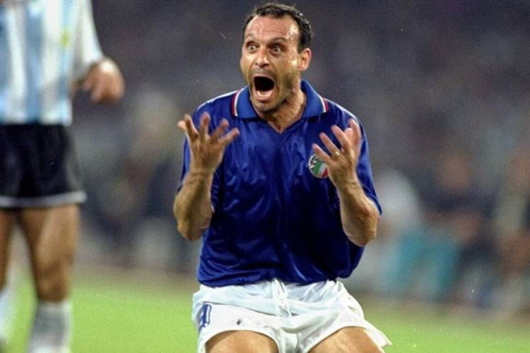 TOTÓ SCHILLACI ESTÁ INTERNADO Y LUCHA POR SU VIDA