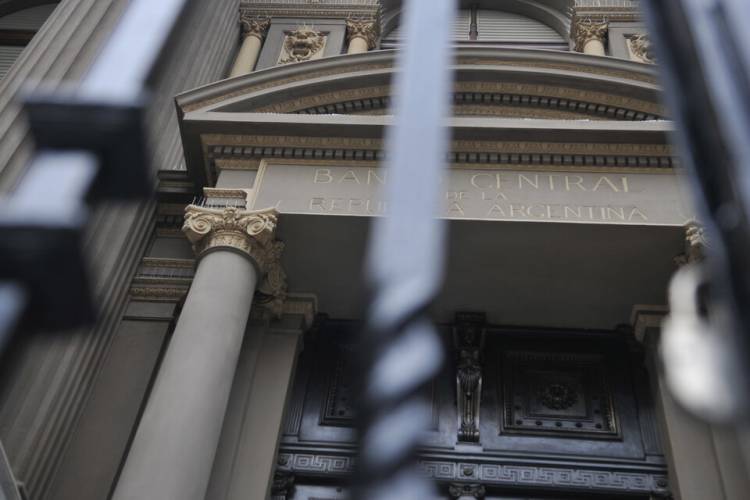 LOS BUITRES ATACAN DE NUEVO