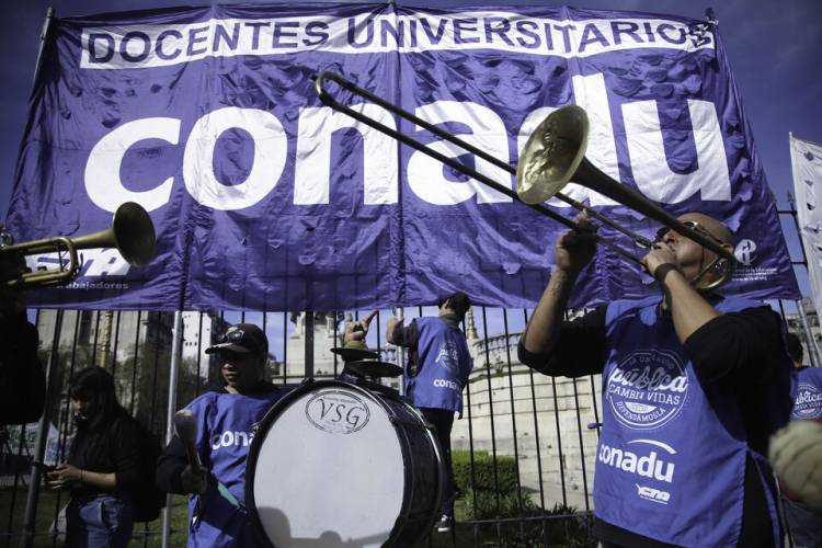 MARCHA UNIVERSITARIA: "ESTAMOS ACÁ PARA DEFENDER EL FUTURO"