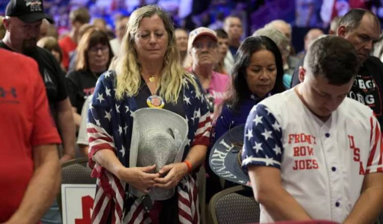 OCHO DE CADA DIEZ EVANGÉLICOS BLANCOS VOTARÁN A TRUMP