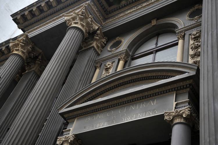 EL BANCO CENTRAL PISA LOS DÓLARES FINANCIEROS CON RESERVAS