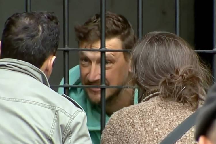 ALLANAN EL DOMICILIO DE LA PAREJA DEL EX DIPUTADO LIBERTARIO GERMÁN KICZKA