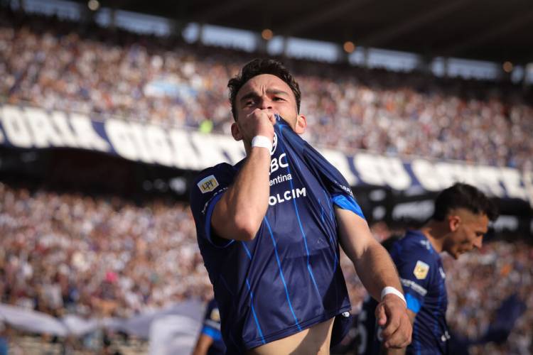RACING DECEPCIONÓ EN CÓRDOBA Y PERDIÓ CON TALLERES