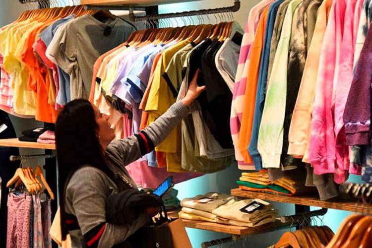 VENTAS CADA VEZ MÁS LEJOS DE LA V