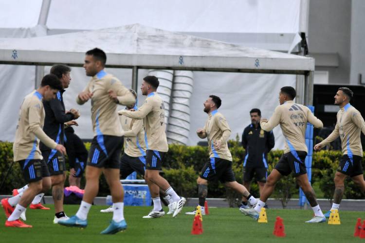 ARGENTINA RECIBE A LA SORPRENDENTE BOLIVIA Y SCALONI MUEVE EL BANCO