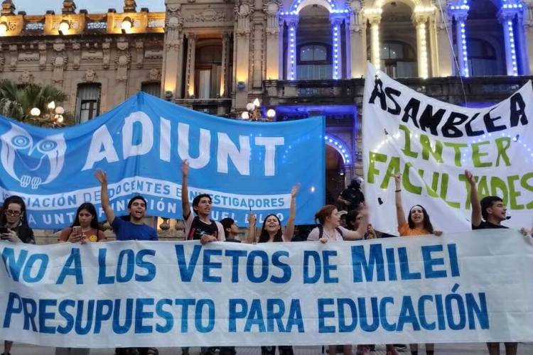 EL PARO UNIVERSITARIO FUE CONTUNDENTE EN TODO EL PAÍS