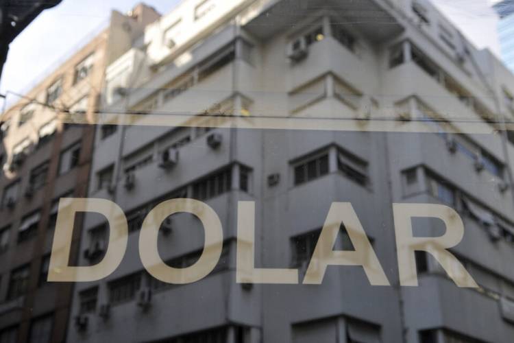 EL DÓLAR EMPIEZA A MOVERSE LENTAMENTE AL ALZA