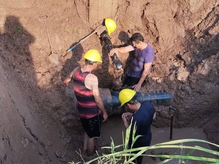 CON REPARACIONES EN EL TRAMO PRESIDENCIA ROCA-LAGUNA LIMPIA, SAMEEP CONTINUÓ HOY CON EL PLAN DE INTERVENCIÓN DEL ACUEDUCTO DE LAS 7 LOCALIDADES