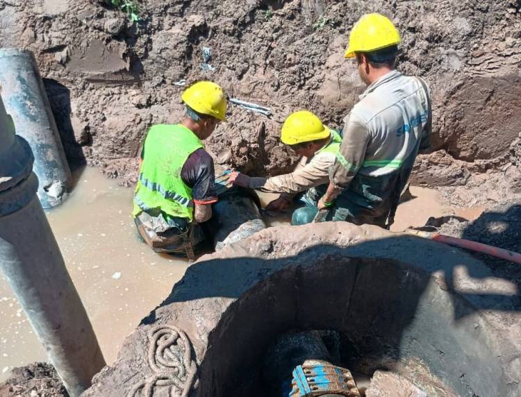 QUITILIPI: SAMEEP REPARÓ CAÑERÍA DE IMPULSIÓN DE LA RED CLOACAL