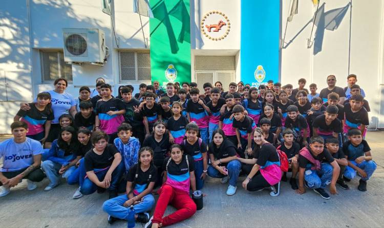 ALUMNOS DE MACHAGAI VISITARON EL PODER LEGISLATIVO