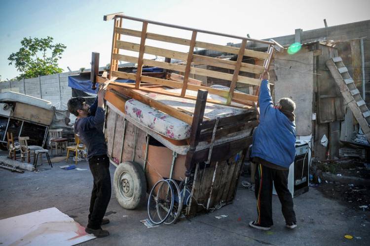 CON 320 MIL PESOS, UNO YA NO ES POBRE SEGÚN INDEC