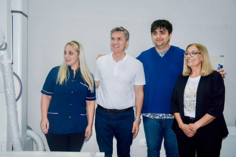 HOSPITAL DE GANCEDO: EL GOBERNADOR ZDERO ENTREGÓ EQUIPAMIENTOS PARA LA SALA DE RAYOS Y PUSO EN FUNCIONAMIENTO EL LABORATORIO