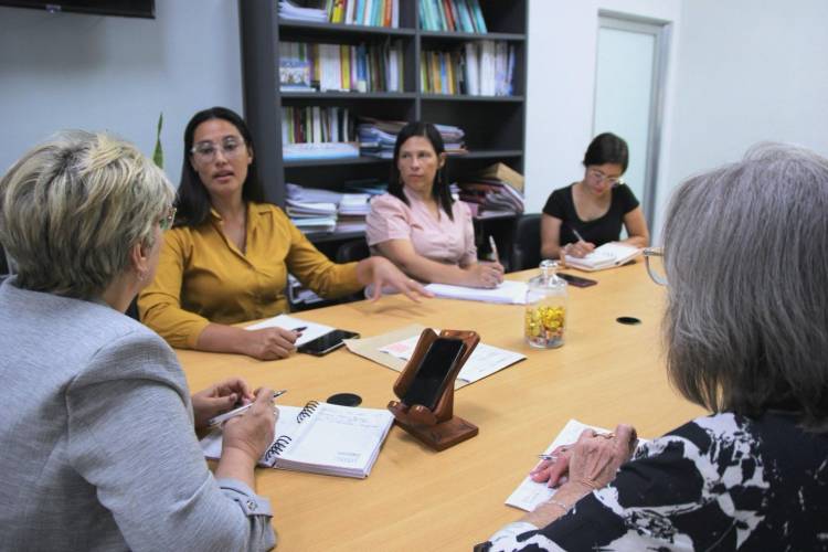 EDUCACIÓN Y DESARROLLO HUMANO COORDINAN ACCIONES DE CARA AL CICLO LECTIVO 2025 