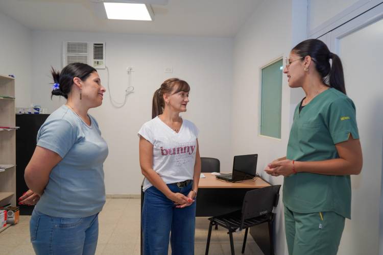 LA VERDE: LA VICEGOBERNADORA SCHNEIDER  ESTUVO ATENDIENDO DEMANDAS DE LA COMUNIDADLA VERDE: LA VICEGOBERNADORA SCHNEIDER  ESTUVO ATENDIENDO DEMANDAS DE LA COMUNIDAD