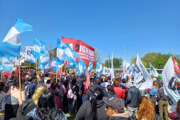 LOS MOVIMIENTOS SOCIALES RECLAMAN UN INGRESO DE EMERGENCIA ESCOLAR 
