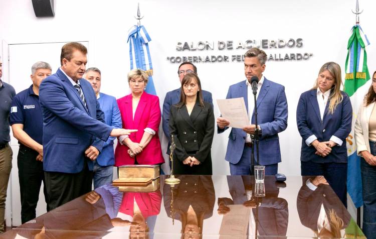 EL GOBERNADOR ZDERO TOMÓ JURAMENTO A OSCAR DUDIK COMO MINISTRO DE LA PRODUCCIÓN Y DESARROLLO SOSTENIBLE DEL CHACO