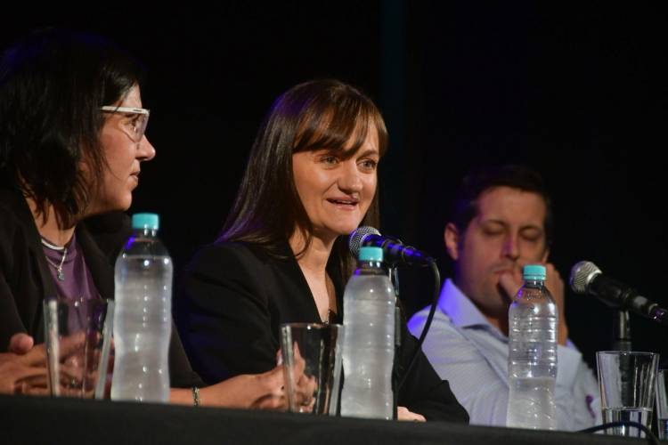 TALLER DE EPILEPSIA INFANTIL: LA VICEGOBERNADORA SCHNEIDER REAFIRMÓ EL COMPROMISO CON LA CONCIENTIZACIÓN Y LA INCLUSIÓN”