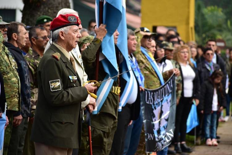 2 DE ABRIL: EL GOBERNADOR ZDERO ENCABEZÓ EL ACTO CENTRAL A 43 AÑOS DE LA GESTA DEL ATLÁNTICO SUR