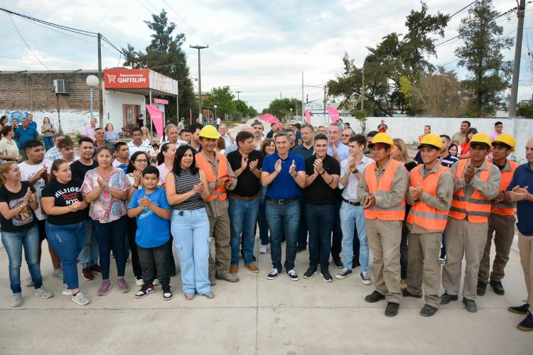 QUITILIPI: EL GOBERNADOR ZDERO INAUGURÓ NUEVAS CUADRAS DE PAVIMENTO