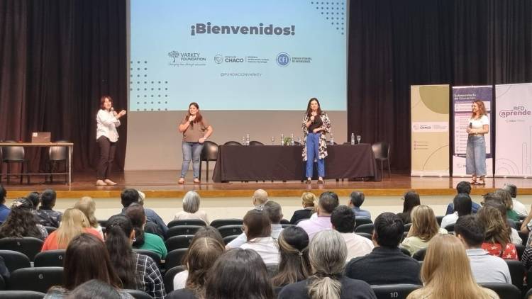 CAPACITACIÓN DOCENTE "RED APRENDE": SEGUNDO ENCUENTRO PRESENCIAL EN RESISTENCIA Y SÁENZ PEÑA PARA FORTALECER EL LIDERAZGO EN LAS ESCUELAS