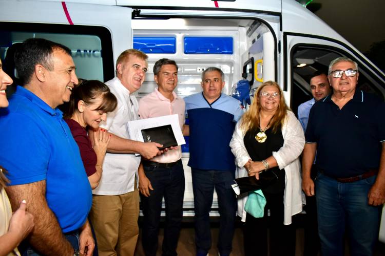 HERMOSO CAMPO: EL GOBIERNO PROVINCIAL REFUERZA SISTEMA SANITARIO CON NUEVA AMBULANCIA PARA EL HOSPITAL