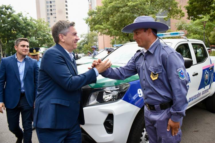 HISTÓRICO: 90 VEHÍCULOS PARA LA SEGURIDAD DE LOS CHAQUEÑOS