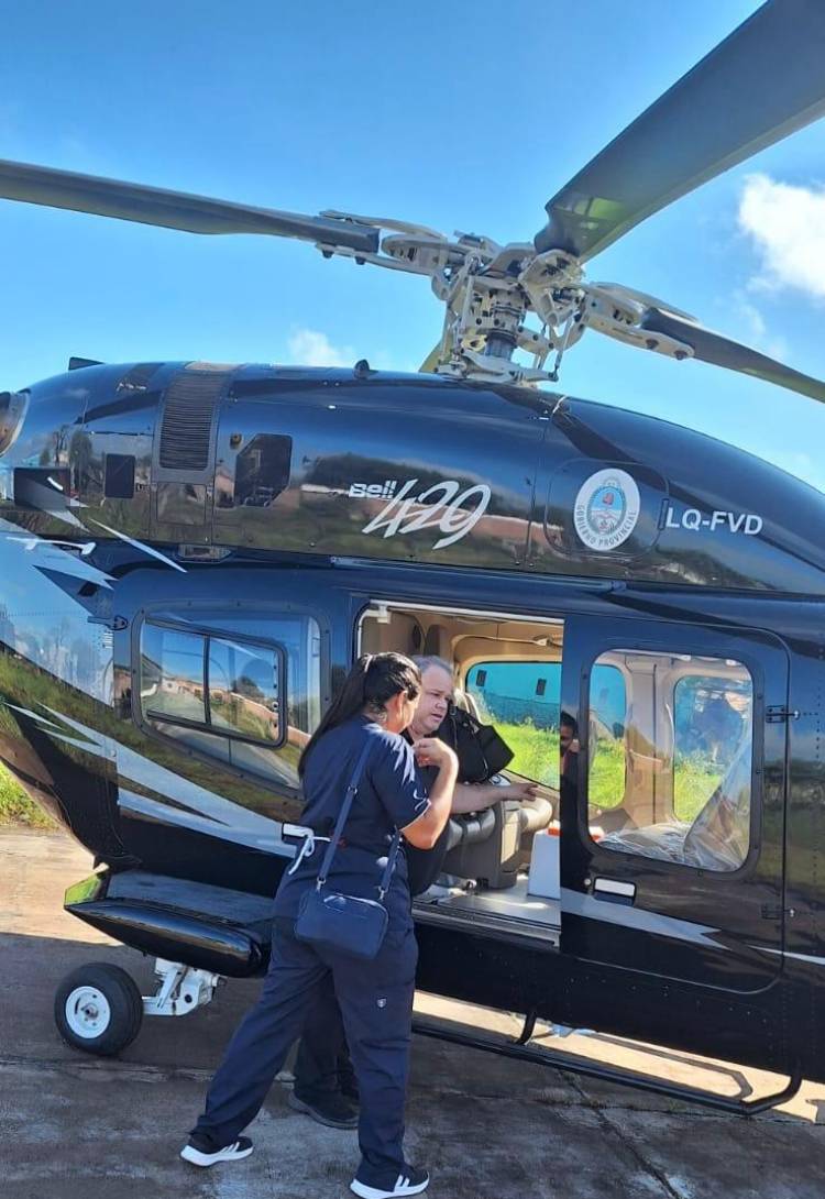CON AYUDA DEL GOBERNADOR GUSTAVO VALDÉS, EL GOBIERNO DEL CHACO TRASLADÓ EN HELICÓPTERO A 2 EMBARAZADAS DESDE EL SAUZALITO A CASTELLI