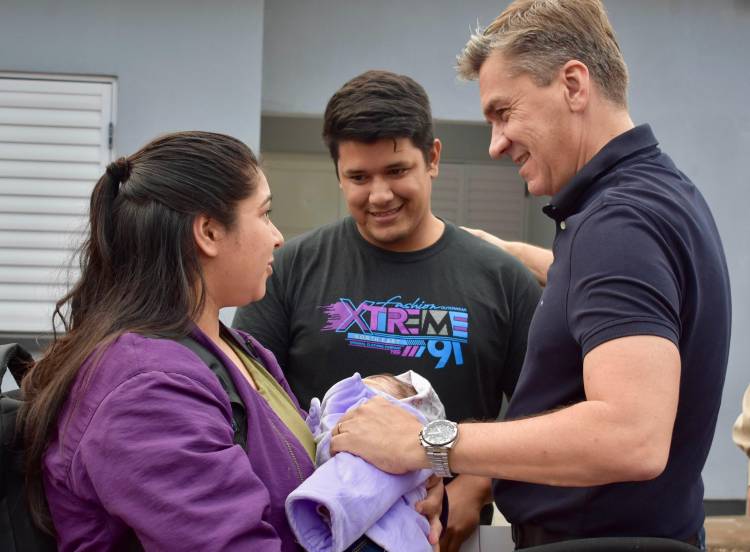 LOS SUEÑOS SE CUMPLEN: EL GOBERNADOR ZDERO ENTREGÓ VIVIENDAS A FAMILIAS DE FONTANA