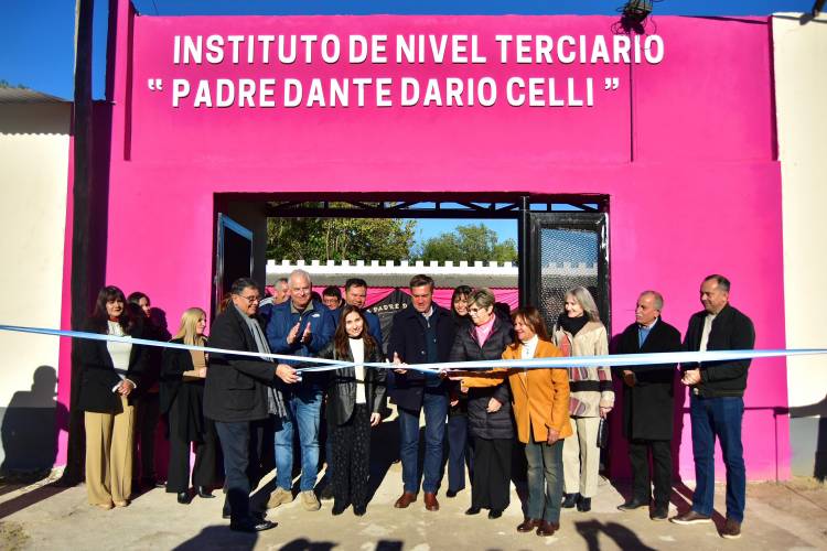 LAS PALMAS: EL GOBERNADOR ZDERO INAUGURÓ LA REFACCIÓN INTEGRAL DEL INSTITUTO SUPERIOR “PADRE DANTE DARÍO CELLI”