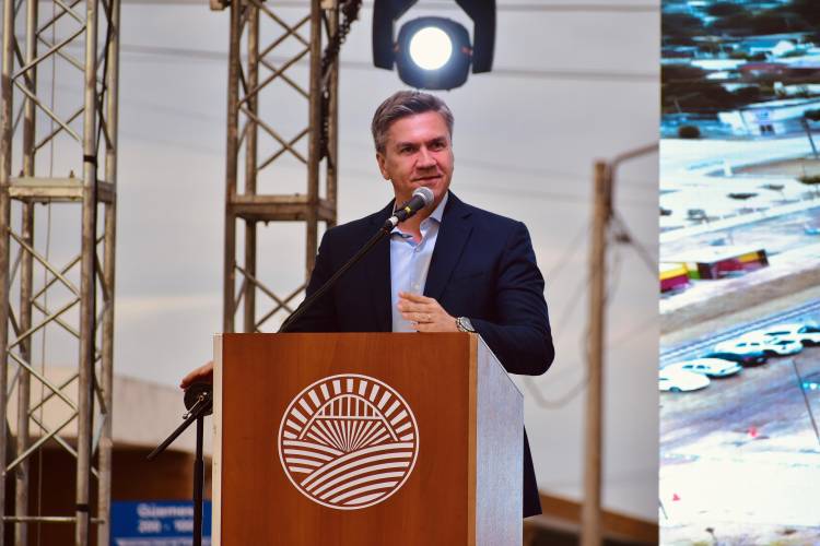 104° ANIVERSARIO DE CORZUELA: EL GOBERNADOR ZDERO ENTREGÓ TÍTULOS DE PROPIEDAD Y UNA AMBULANCIA NUEVA PARA LA LOCALIDAD