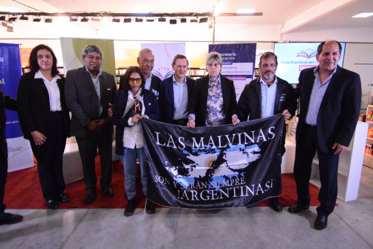 EDUCACIÓN PRESENTÓ LA OLIMPIADA PROVINCIAL HISTORIA DE MALVINAS EN LA FERIA DEL LIBRO