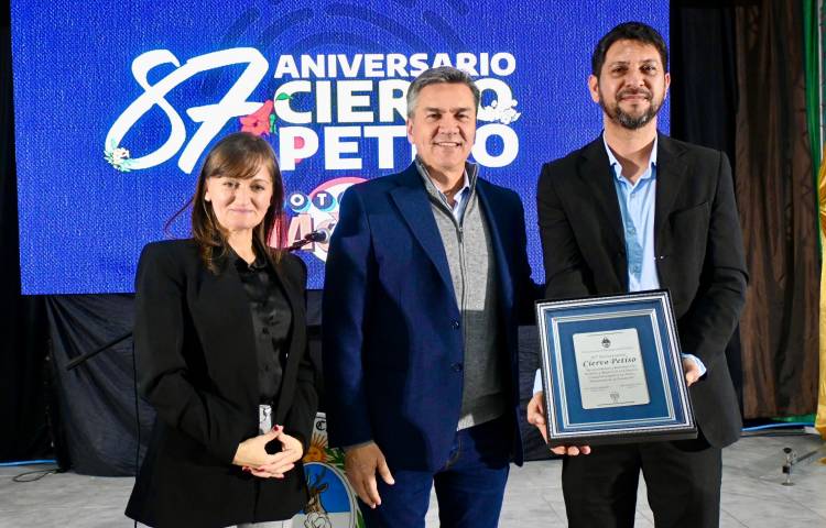 EL GOBERNADOR ZDERO ACOMPAÑÓ EL 87º ANIVERSARIO DE CIERVO PETISO 