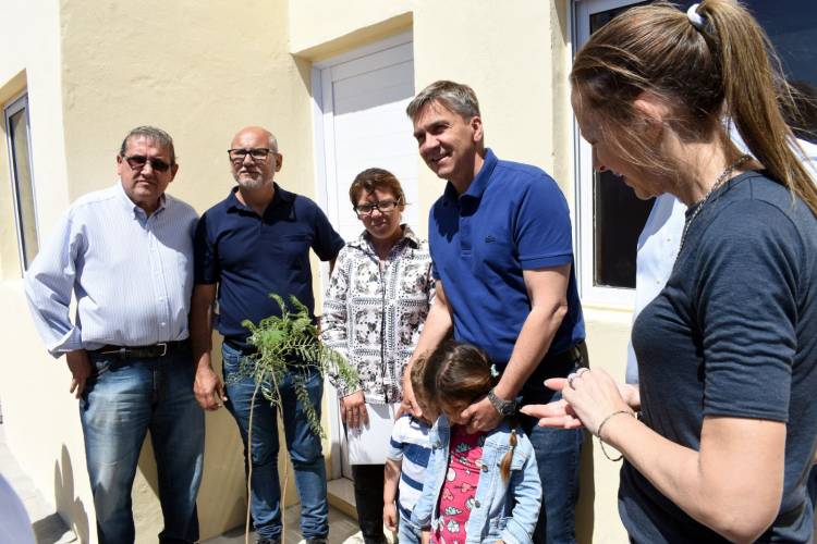 DEL ABANDONO A LA DIGNIDAD: EL GOBERNADOR ZDERO ENTREGÓ VIVIENDAS RECUPERADAS DE LA CORRUPCIÓN EX IAFEP