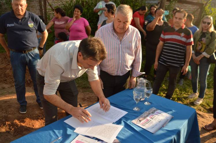 FONTANA: TRAS 15 AÑOS DE PROMESAS Y MENTIRAS, SAMEEP LLEVÓ AGUA POTABLE AL BARRIO EL GUINCHE